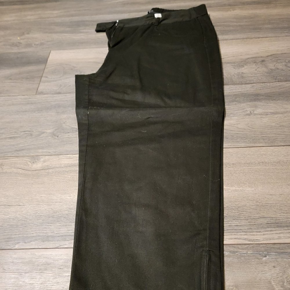 Counterparts Black capri's size 12